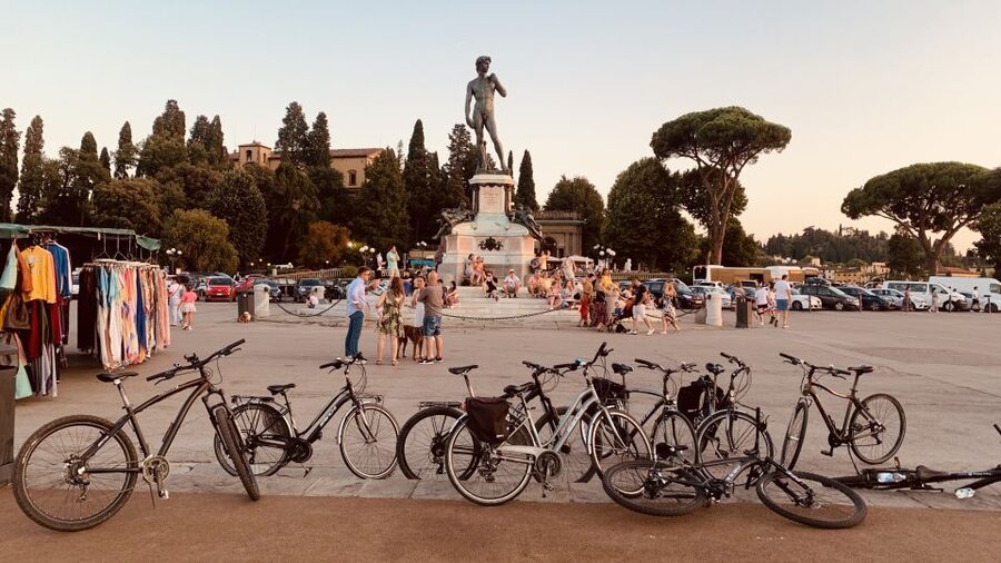 Florence: Guided Bike Tour with Piazzale Michelangelo - Piazza della Repubblica and the old city center