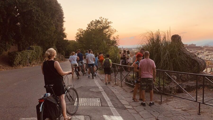 Florence: Guided Bike Tour with Piazzale Michelangelo - What the guide adds, and where the format falls short