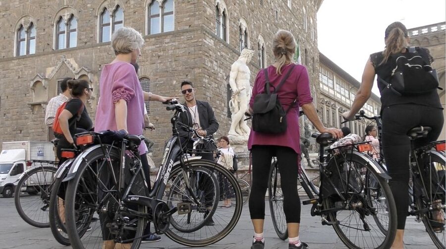 Florence: Guided Bike Tour with Piazzale Michelangelo - Starting near the Duomo and Medici quarter