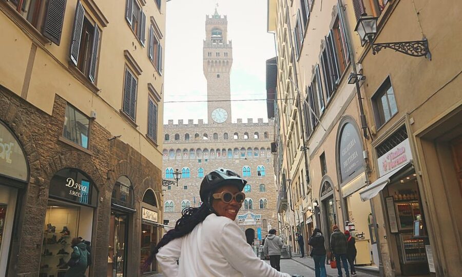 Florence Premium E-Bike Tour + Photo Shoot and Tastings - Piazza della Repubblica and the Duomo complex