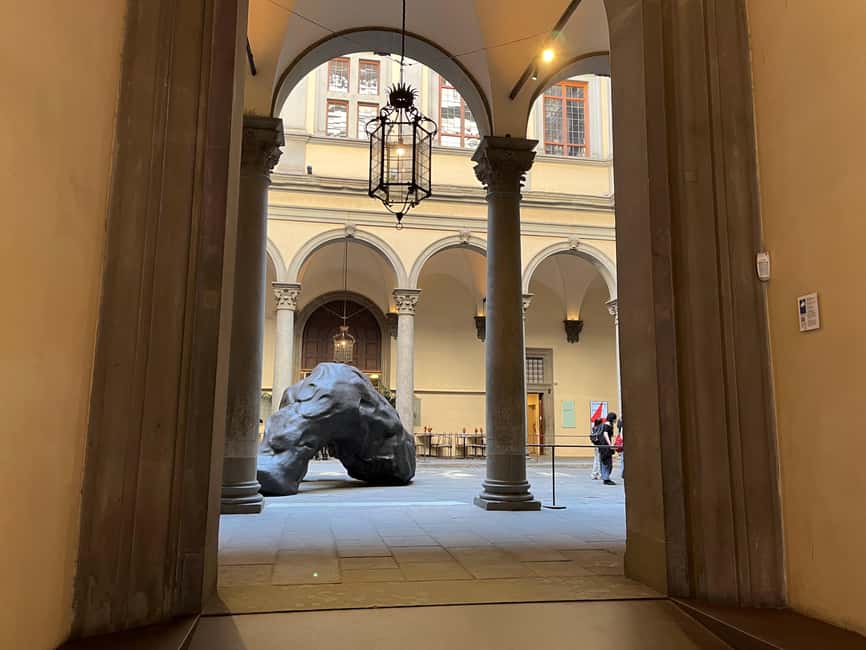 Florence Premium E-Bike Tour + Photo Shoot and Tastings - Via de Tornabuoni and Ospedale degli Innocenti