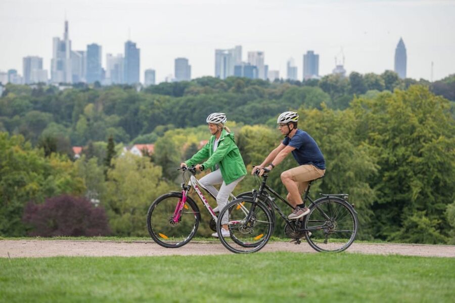 Frankfurt: Full-Day Bicycle or E-Bike Rental - Rear Racks and Practical Carrying Space
