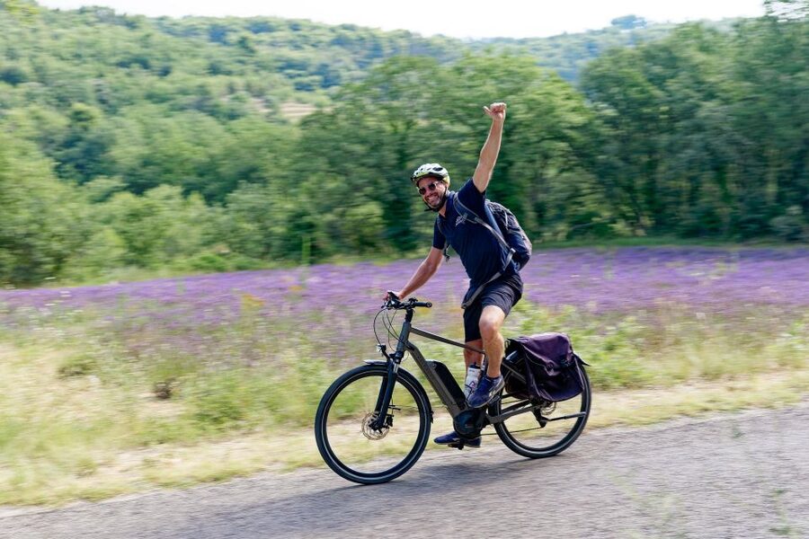 From Aix-en-Provence: Luberon Region E-Bike Full-Day tour - Lunch in Ménerbes, with your own budget