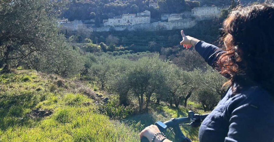 From Aix-en-Provence: Luberon Region E-Bike Full-Day tour - From Aix to Bonnieux at 8am