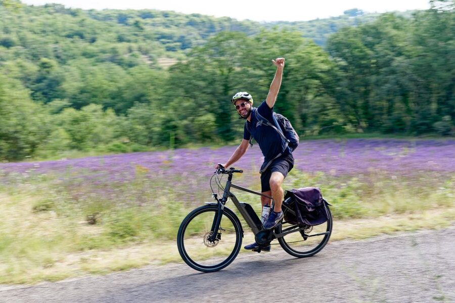 From Avignon: Full-Day E-Bike Tour in the Luberon Region - Ménerbes makes the right lunch stop
