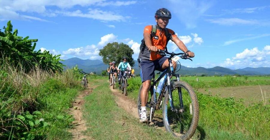 From Chiang Mai: Mae Taeng Valley and Waterfalls Cycle Tour - The early ride from Chiang Mai to Mae Taeng Valley