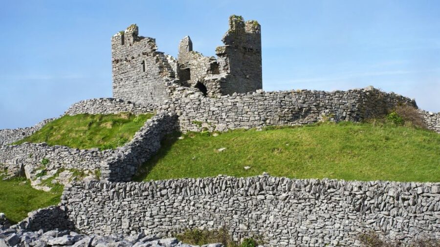 From Doolin: Day Trip to Inisheer with Bike or Bus Tour - Arriving on an Irish-speaking island