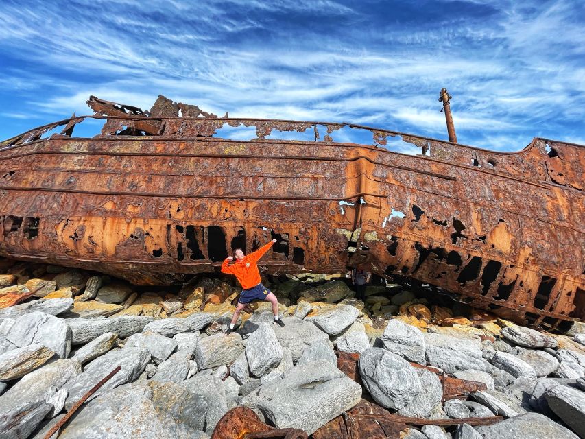 From Galway: Day Trip to Inisheer with Bike or Bus Tour - The local tea and scones stop