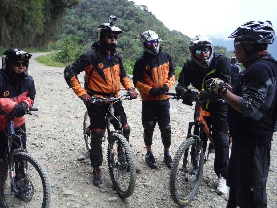 From La Paz: The World's Most Dangerous Road Biking Tour - The long return drive needs realistic expectations