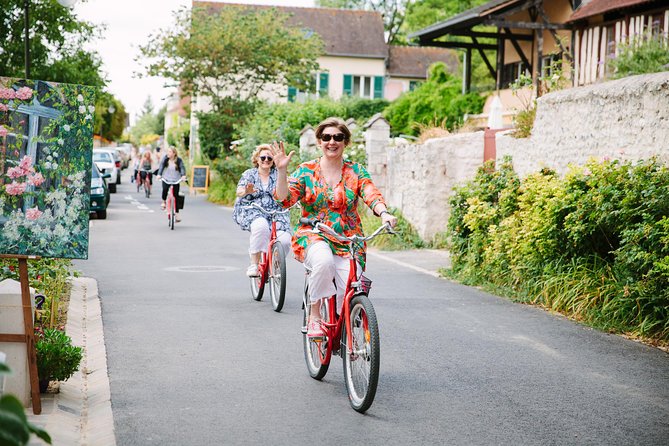 From Paris: Monet Gardens & Giverny Bike Tour with Picnic Stop - Why the bike route makes Giverny feel different