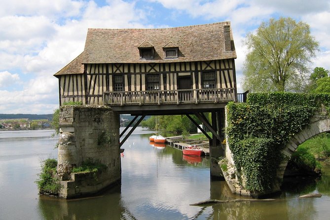 From Paris: Monet Gardens & Giverny Bike Tour with Picnic Stop - Leaving Paris for Vernon by bus