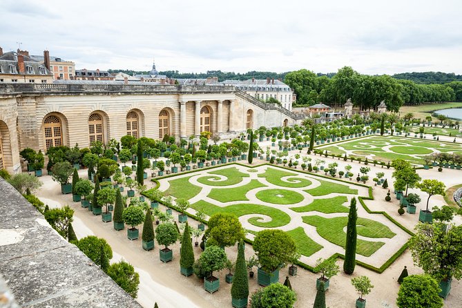 From Paris: Versailles Bike Tour w/ Palace, Gardens, & Picnic - Starting in Paris and reaching Versailles