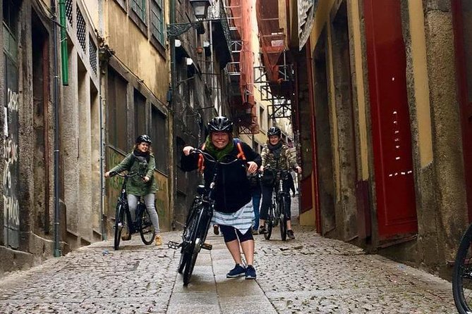 From Porto with view to Gaia: Private Bike Tour #DuckSideOfPorto - Praça da Ribeira, where Porto meets the Douro