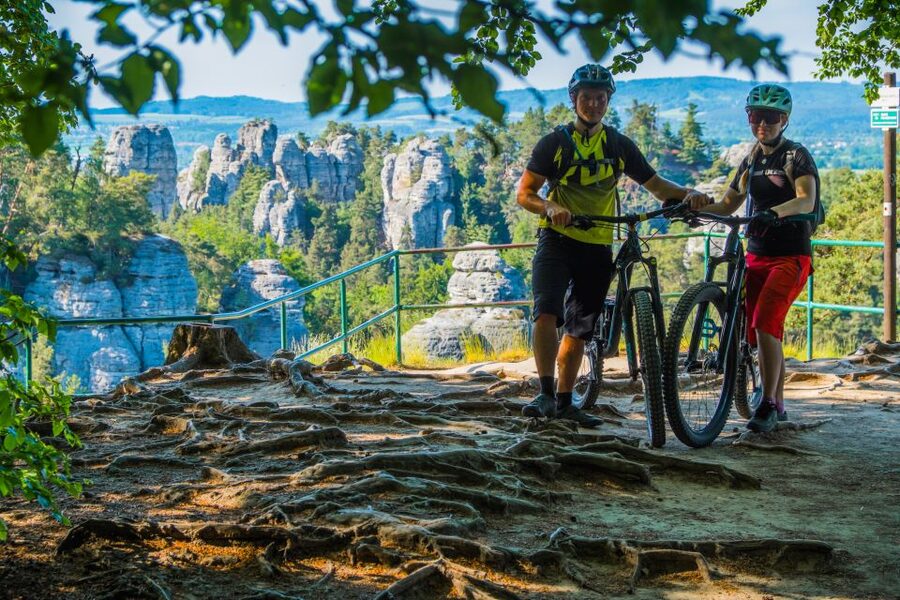 From Prague: E-Mountain Biking Trip to the Bohemian Paradise - A fast descent and lunch at Nebakov