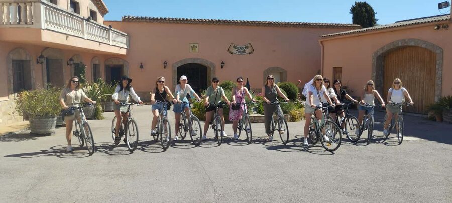 From Sitges: Cycling Tour with Winery visit and Tasting - Three glasses of cava and local snacks