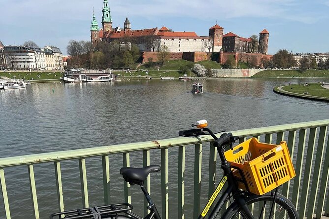 Full Bike Tour - the Old Town, Jewish Qtr & the Ghetto NEW BIKES - Bikes, pace, weather, and physical effort
