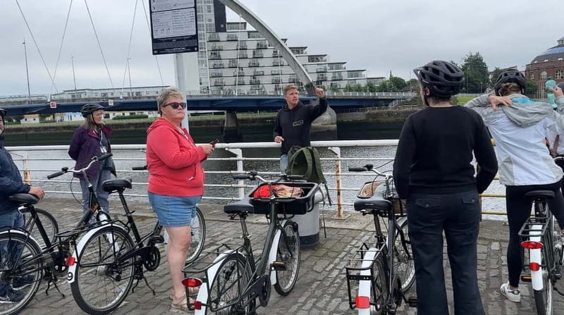 Glasgow: City Highlights Guided Bike Tour - The guides make or break the ride