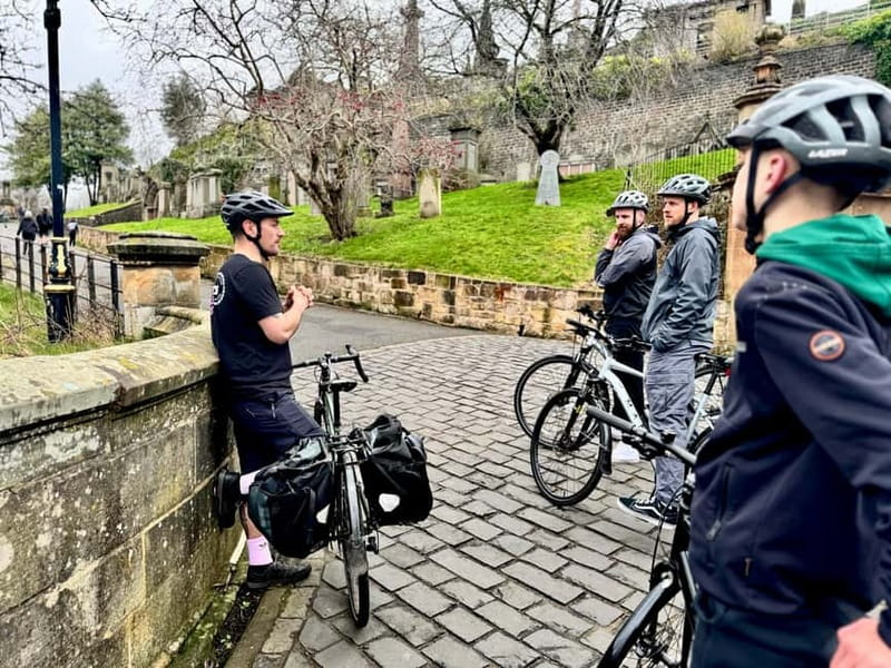 Glasgow: The Essential Glasgow Bike & E Bike Tour - Street art and the Billy Connolly mural