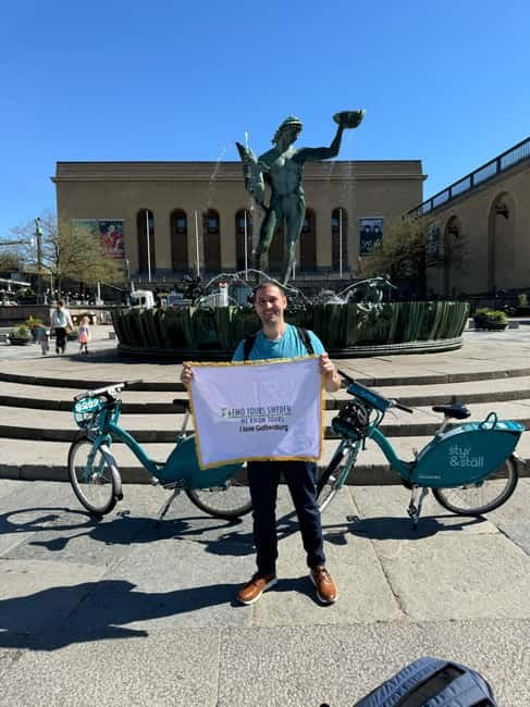 Gothenburg: City Highlights Bike Tour with Transfer - Haga, wooden houses, and a proper fika pause