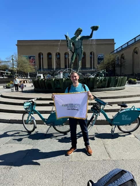 Gothenburg: City Highlights Bike Tour with Transfer - What the private format adds at $133