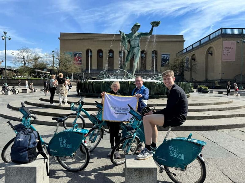 Gothenburg: City Highlights Bike Tour with Transfer - Guide style and the pace of the day