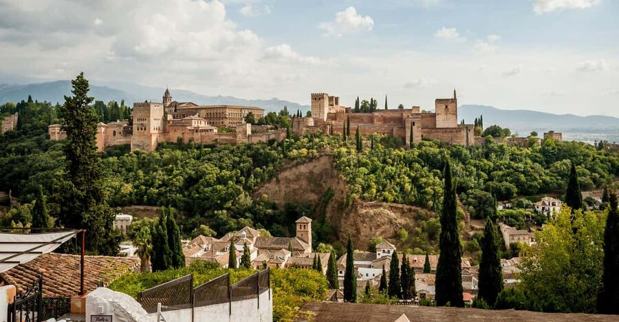 Granada: E-Bike Tour and Fast-Track Alhambra Ticket - Sacromonte’s caves and flamenco culture