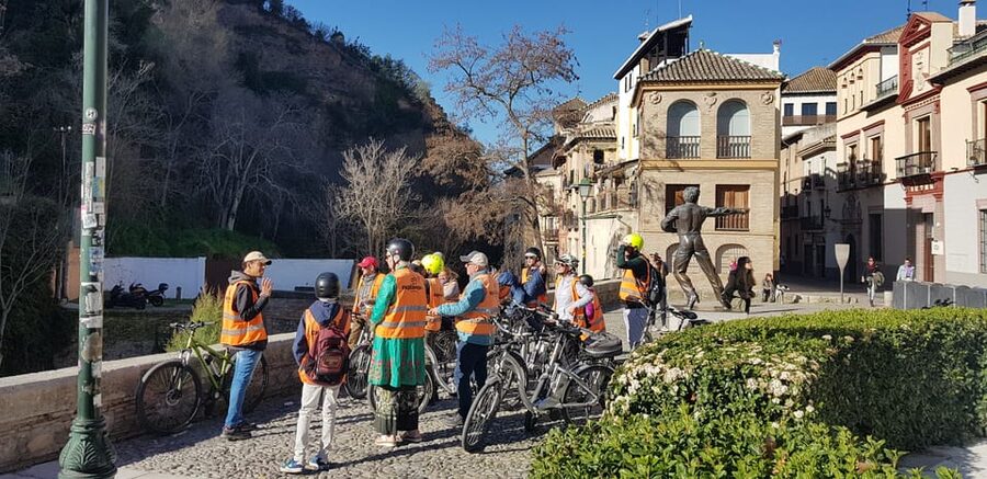 Granada: E-Bike Tour and Fast-Track Alhambra Ticket - Generalife gardens and Alcazaba views