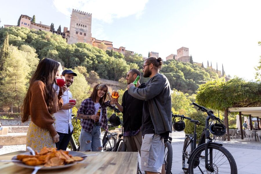 Granada: Highlights & Viewpoints eBike Tour with Tapas Break - Sacromonte and the city’s mixed traditions
