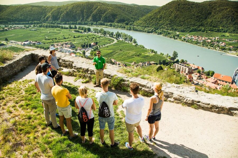 Grape Grazing: Wachau Valley Winery Biking Tour - Lunch in a village tavern