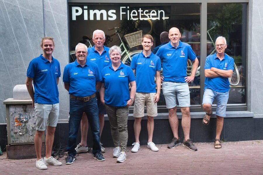 Groningen: City Highlights Bike Tour - Grote Markt brings you into the city center