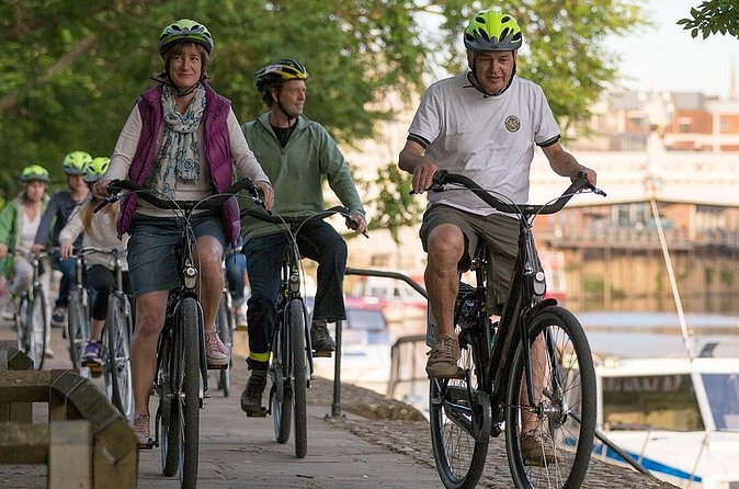 Guided Bike Tour in York - York’s walls and Micklegate Bar