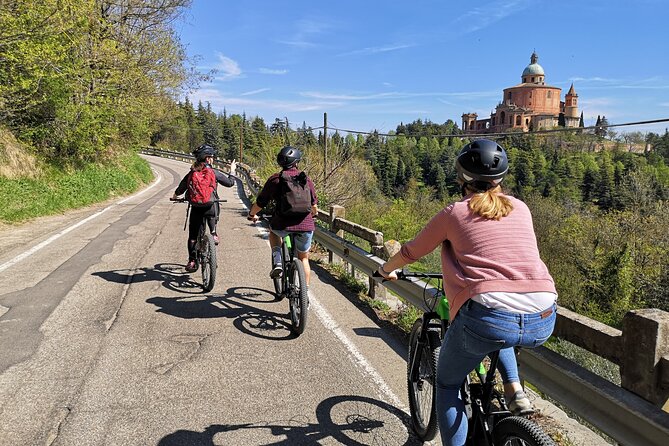 Guided E-bike Tour in Bologna with aperitif - What the three-hour ride really covers
