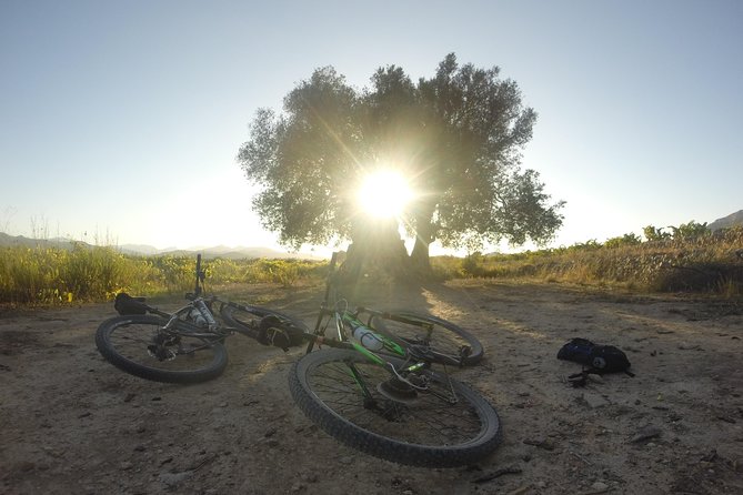 Guided mountain bike route - "Pata Negra" Tour - Samuel’s briefing and the safety setup