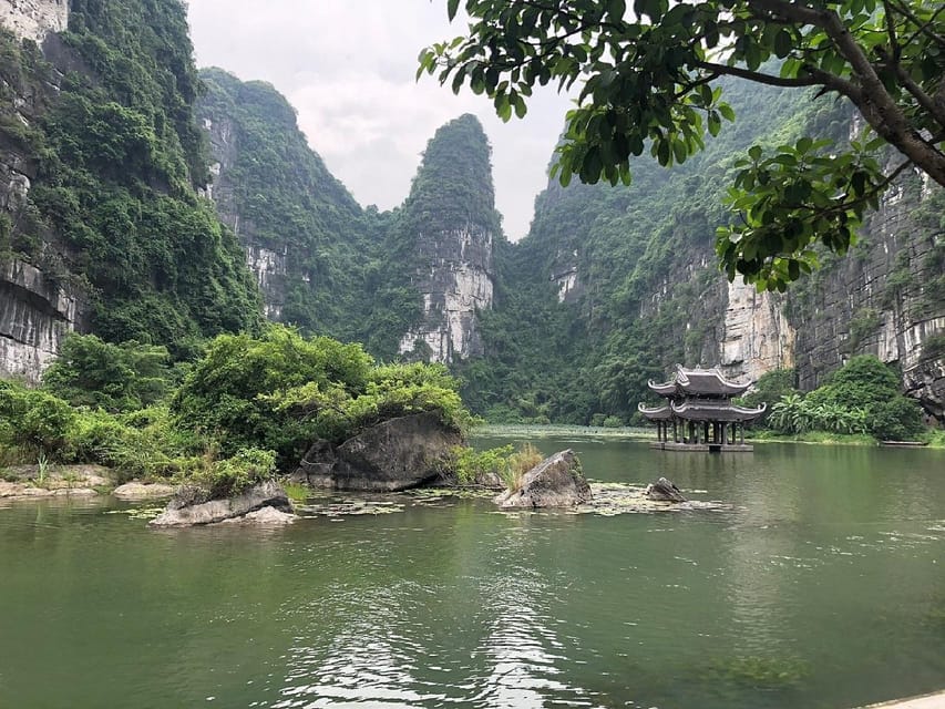 Ha Noi: Ninh Binh / Hoa Lu - Trang An - Mua Cave / Cycling - Lunch with goat meat and burnt rice