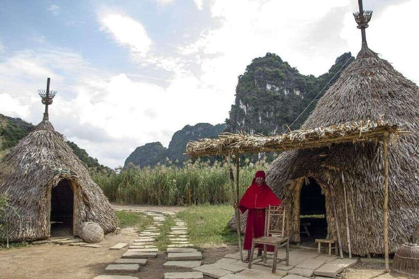 Ha Noi: Ninh Binh / Hoa Lu - Trang An - Mua Cave / Cycling - Climbing nearly 500 steps at Mua Cave