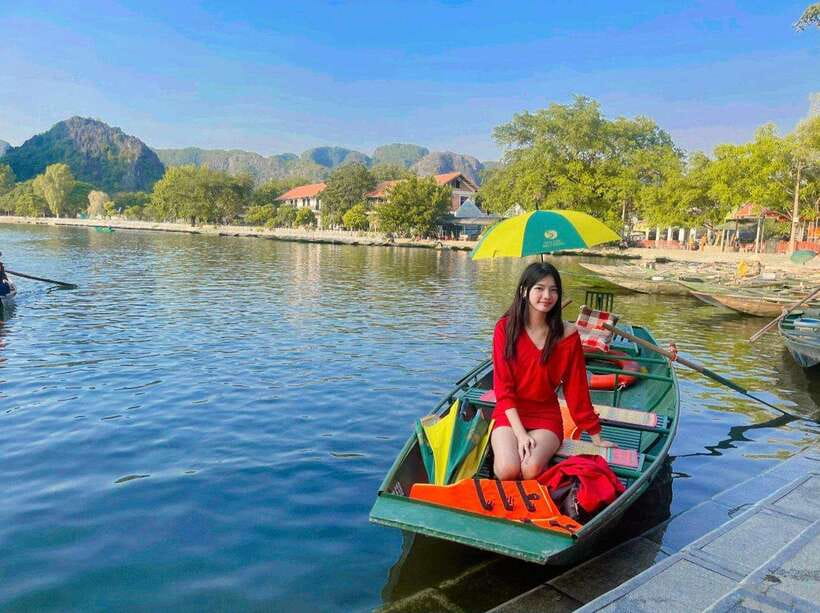 Ha Noi: Ninh Binh / Hoa Lu - Trang An - Mua Cave / Cycling - The road from Hanoi to Ninh Binh