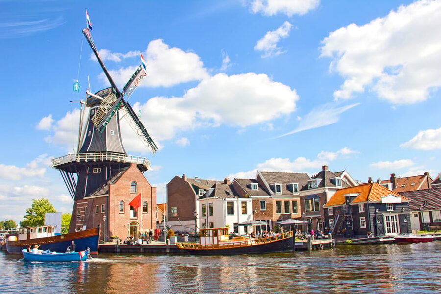 Haarlem Highlights Bike Tour - Winding through the old city center