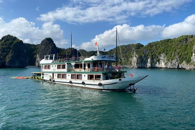 Halong Bay 2 days on classic cruise, small group, biking-kayaking - Kayaking through Dark and Bright Cave