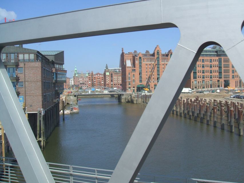 Hamburg: Bike Tour of the Speicherstadt & Old Harbor - Crossing under the Elbe