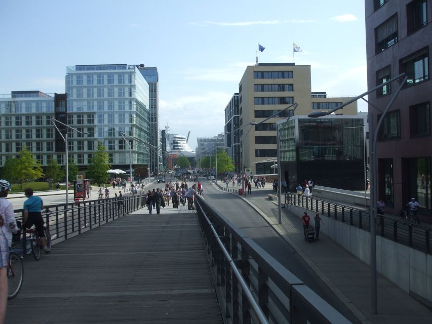 Hamburg: City Tour by Bike with Elbphilharmonie incl. Bike - From Außenalster to the Binnenalster panorama