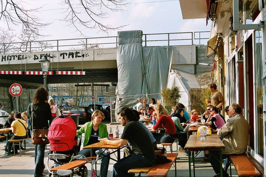 Hamburg: Downtown, Alster & Creative Neighborhoods by Bike - The Inner Alster: boutiques, villas, and rowing clubs