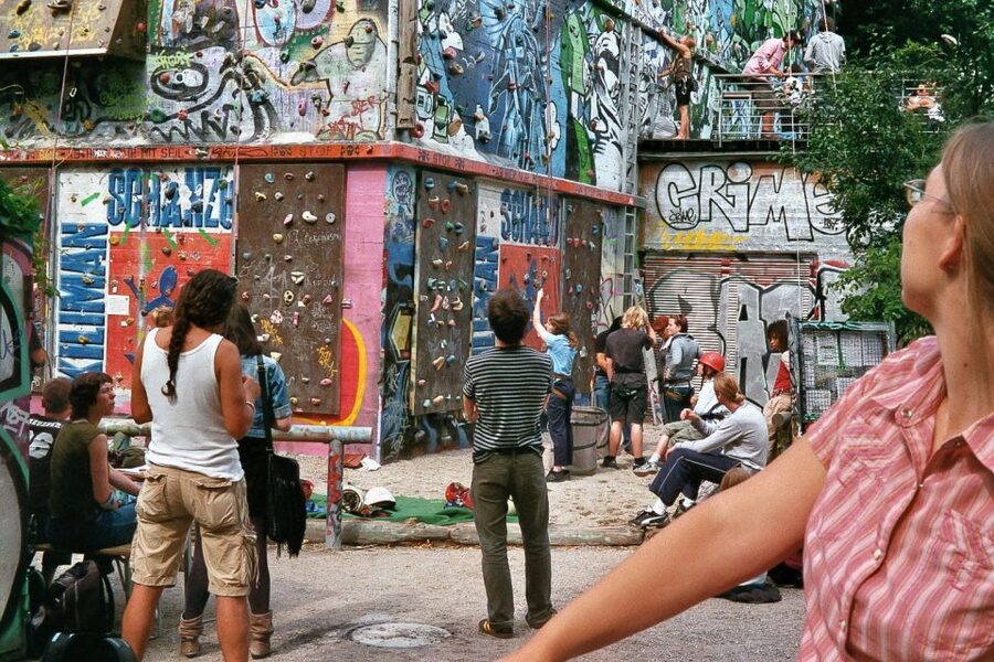 Hamburg: Downtown, Alster & Creative Neighborhoods by Bike - Münzviertel in Hammerbrook: the city as a public question