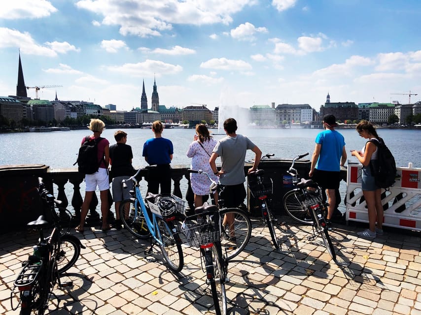 Hamburg: Guided Bike Tour - Landungsbrücken and the working harbor