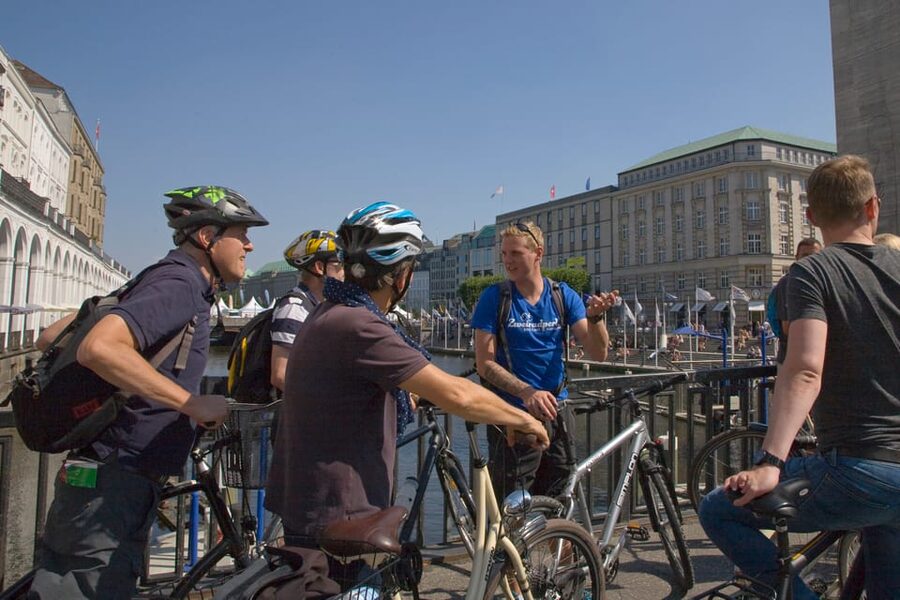 Hamburg: Guided Bike Tour - Through the Old Elbe Tunnel to the viewpoint