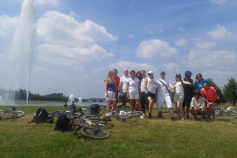 Hampton Court Palace: River Thames Bike Tour - Riding beside the Thames through Richmond