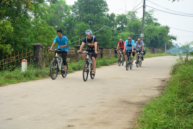 Hanoi Bicycle Tours: Half Day Bicycle Tours Hanoi Countryside - The broom workshop and village craft