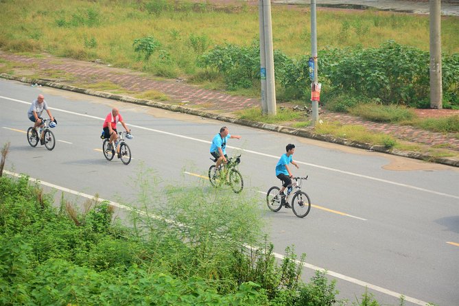 Hanoi Bicycle Tours: Half Day Bicycle Tours Hanoi Countryside - Riding beside the Red River