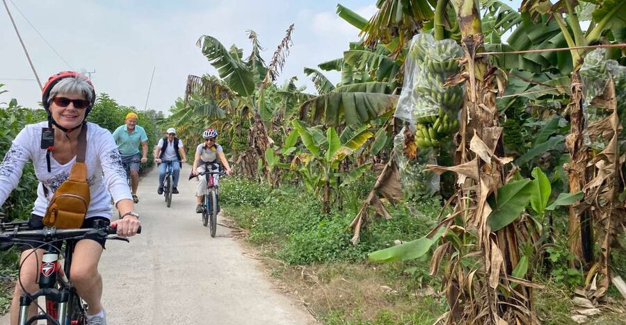 Hanoi: Bike Tour Through Hidden Gems and Banana Island - Hồ Hữu Tiệp and the B52 story