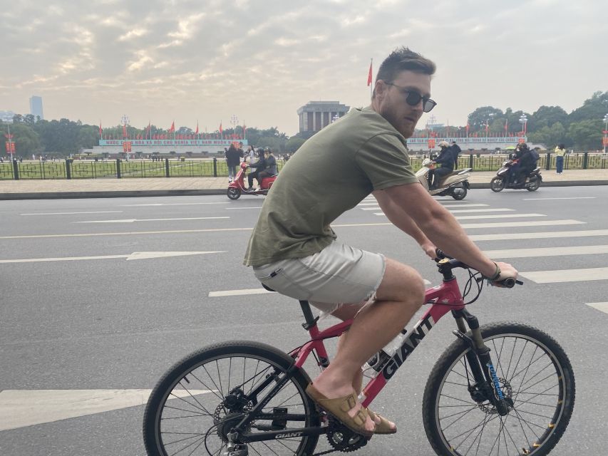 Hanoi: Bike Tour Through Hidden Gems and Banana Island - Train Street and the timing puzzle