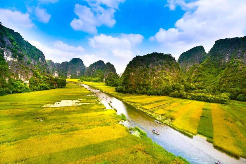 Hanoi: Ninh Binh, Tam Coc, Mua Cave & Hoa Lu with cycling - A 30-dish lunch that keeps the price down